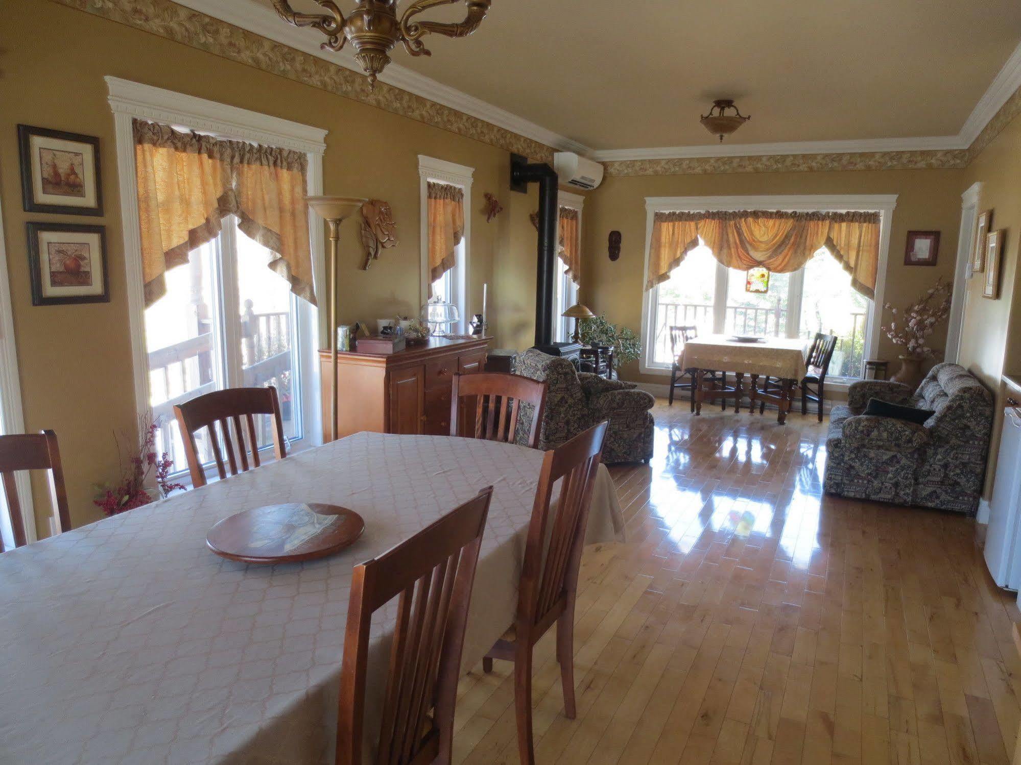 Au Nidaigle Bed and Breakfast Saint-Basile Buitenkant foto